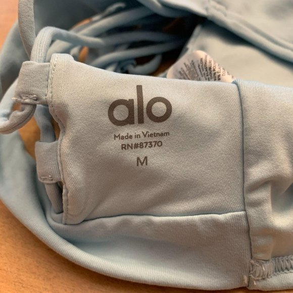 NWT alo yoga movement sports bra glass blue Medium - Picture 7 of 8